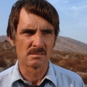 Un primo piano di Dennis Weaver in una scena di Duel