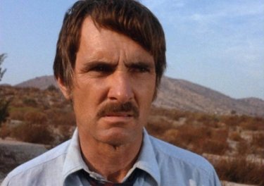 Un primo piano di Dennis Weaver in una scena di Duel