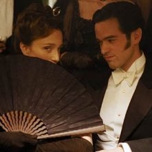 Romain Duris e Kristin Scott Thomas in una scena di Arsenio Lupin