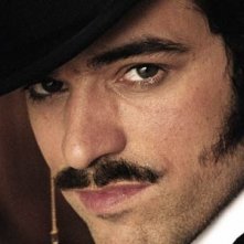 Un primo piano di Romain Duris in una scena di Arsene Lupin