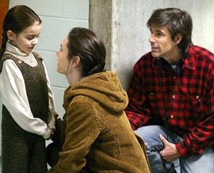 Ariel Gade, Jennifer Connelly e il regista Walter Salles sul set di Dark Water