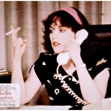 Carmen Maura in una lobbycard promozionale per Pepi, Luci, Bom e le altre ragazze del mucchio