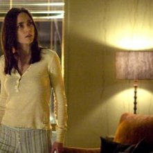 Jennifer Connelly in una scena di Dark Water del 2005