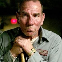 Pete Posthlewaithe in una scena di Dark Water