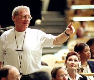 Sidney Pollack sul set di The Interpreter