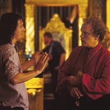 Garth jennings e John Malkovich in una scena di Guida galattica per autostoppisti