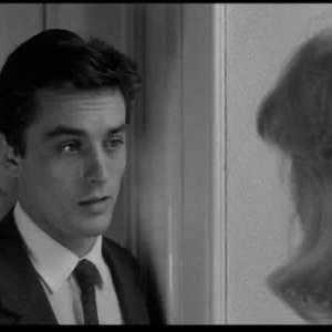 Alain Delon e Monica Vitti (di spalle) ne L'ECLISSE