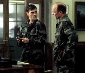 Ed Harris e Joaquin Phoenix in una scena di Buffalo Soldiers
