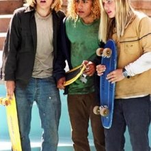 Emile Hirsch, Victor Rasuk e John Robinson in una scena di Lords of Dogtown