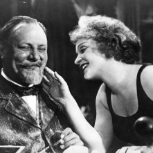 Marlene Dietrich ed Emil Jannings in una scena de L'angelo azzurro