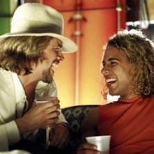 Victor Rasuk e Johnny Knoxville in una scena di Lords of Dogtown