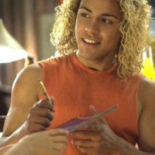 Victor Rasuk in una scena di Lords of Dogtown