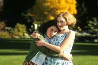 Melanie Lynskey e Kate Winslet in una scena del dramma Creature del cielo