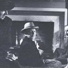 Dix (Sterling Hayden), Riedenschneider (Sam Jaffe) e Alonzo (Louis Calhern) in conversazione