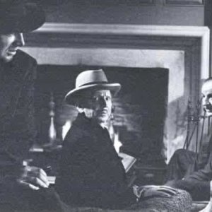 Dix (Sterling Hayden), Riedenschneider (Sam Jaffe) e Alonzo (Louis Calhern) in conversazione