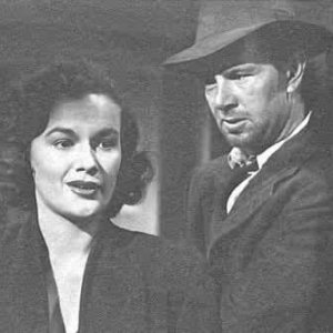 Doll (Jean Hagen) prega Dix (Sterling Hayden) di scappare insieme a lei