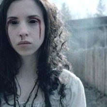 Elizabeth Perkins in una scena di Licantropia