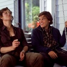 Emile Hirsch e Sigourney Weaver in una scena di Imaginary Heroes