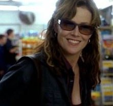 Una splendida Sigourney Weaver in una scena di Imaginary Heroes