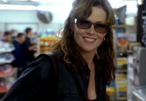 Una splendida Sigourney Weaver in una scena di Imaginary Heroes