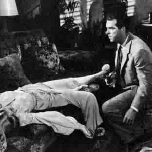 Barbara Stanwyck e Fred MacMurray in una scena di LA FIAMMA DEL PECCATO
