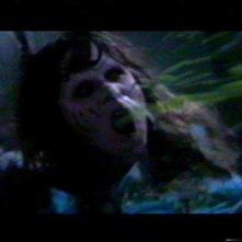 Regan (Linda Blair) e i fiotti di vomito verde in una scena de L'ESORCISTA