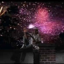 Robert De Niro (Max Cady) illuminato dai fuochi d'artificio in CAPE FEAR - IL PROMONTORIO DELLA PAURA