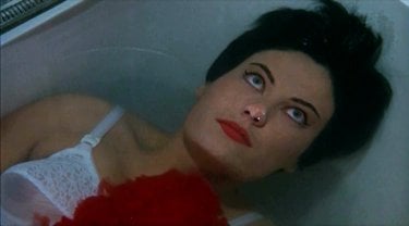 Claude Dantes in una scena di Sei donne per l'assassino diretto da Mario Bava