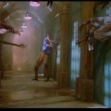 Bill Pullman in una scena de IL SERPENTE E L'ARCOBALENO