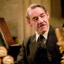 Roger Lloyd-Pack è Bartemius Crouch