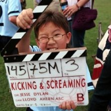 Il piccolo Elliott Cho sul set di Kicking & Screaming