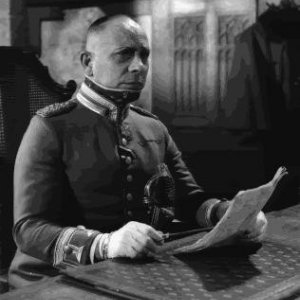 Erich von Stroheim in una scena de LA GRANDE ILLUSIONE