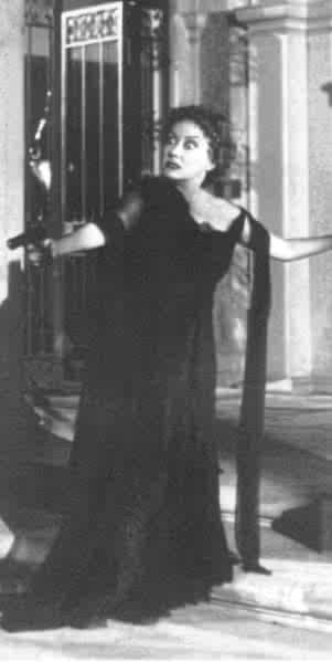 Gloria Swanson In Una Scena Di Viale Del Tramonto 16845