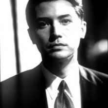 John Lone in una scena di M. Butterfly