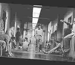 Una scena de IL CORRIDOIO DELLA PAURA