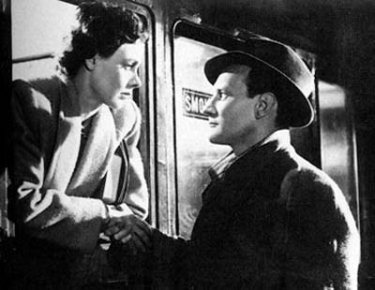 Celia Johnson e Trevor Howard in una scena di BREVE INCONTRO