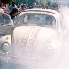 Justin Long con Lindsay Lohan in una scena di Herbie, il supermaggiolino