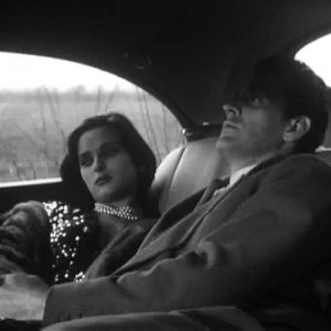 Lucia Bosé e Massimo Girotti in una scena di CRONACA DI UN AMORE (1950)