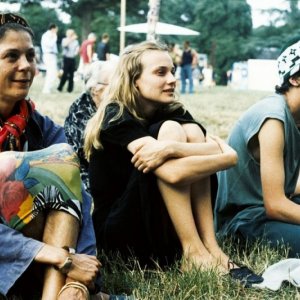 Diane Kruger seduta in una scena del film Frankie