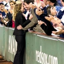 Drew Barrymore bacia Jimmy Fallon in L'amore in gioco