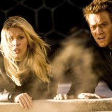 Ewan McGregor e Scarlett Johannsson in una scena di The Island