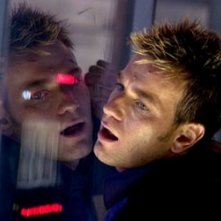 il riflesso di Ewan McGregor in una scena di The Island