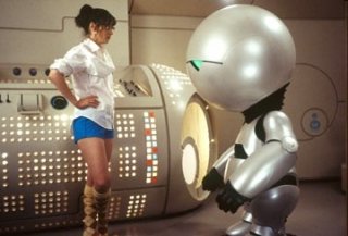 Zooey Deschanel in una scena di Guida galattica per autostoppisti