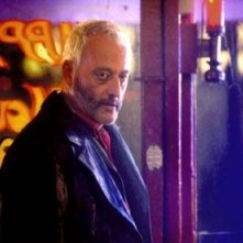 Jean Reno in una sequenza de L'impero dei lupi