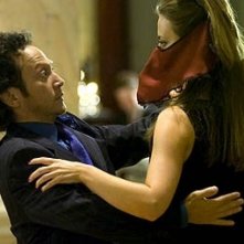 Rob Schneider e Miranda Raison in una scena della commedia Deuce Bigalow: puttano in saldo