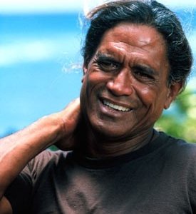 Titus Kinimaka in una scena di Riding Giants