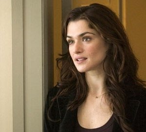 La bella Rachel Weisz in una scena di The Constant Gardener