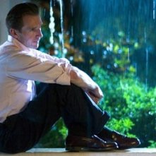 Ralph Fiennes in una sequenza di The Constant Gardener