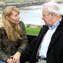 Anthony Hopkins e Gwyneth Patrow in una scena di Proof