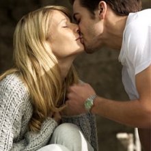 Jake Gyllenhaal e Gwyneth Paltrow in una sequenza di Proof